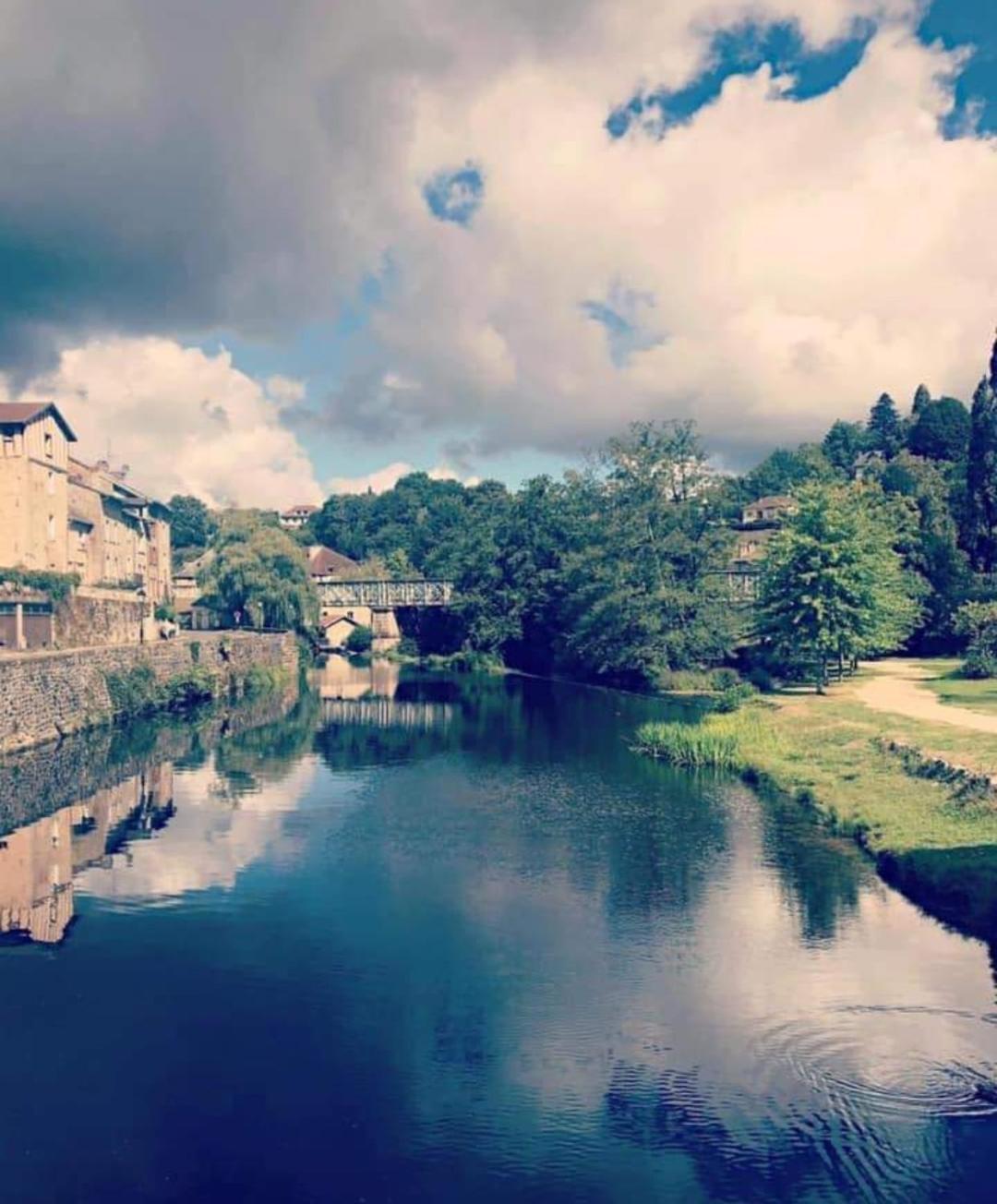 Peyrat-le-ChâteauChez Henryアパートメント エクステリア 写真